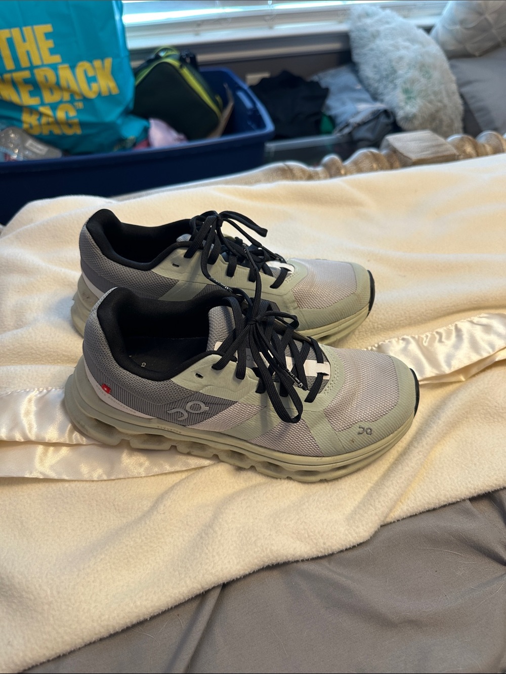 On Cloud Athletic Shoes - Light Green/gray with Black Accents